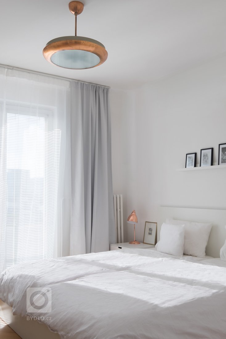 Prvé panelové byty v Bratislave majú konštrukčnú zaujímavosť. Paneláky sú trubkové a&nbsp;ich preklady zdobené rohovými rozetami.

Dispozičné riešenie bytu sme…