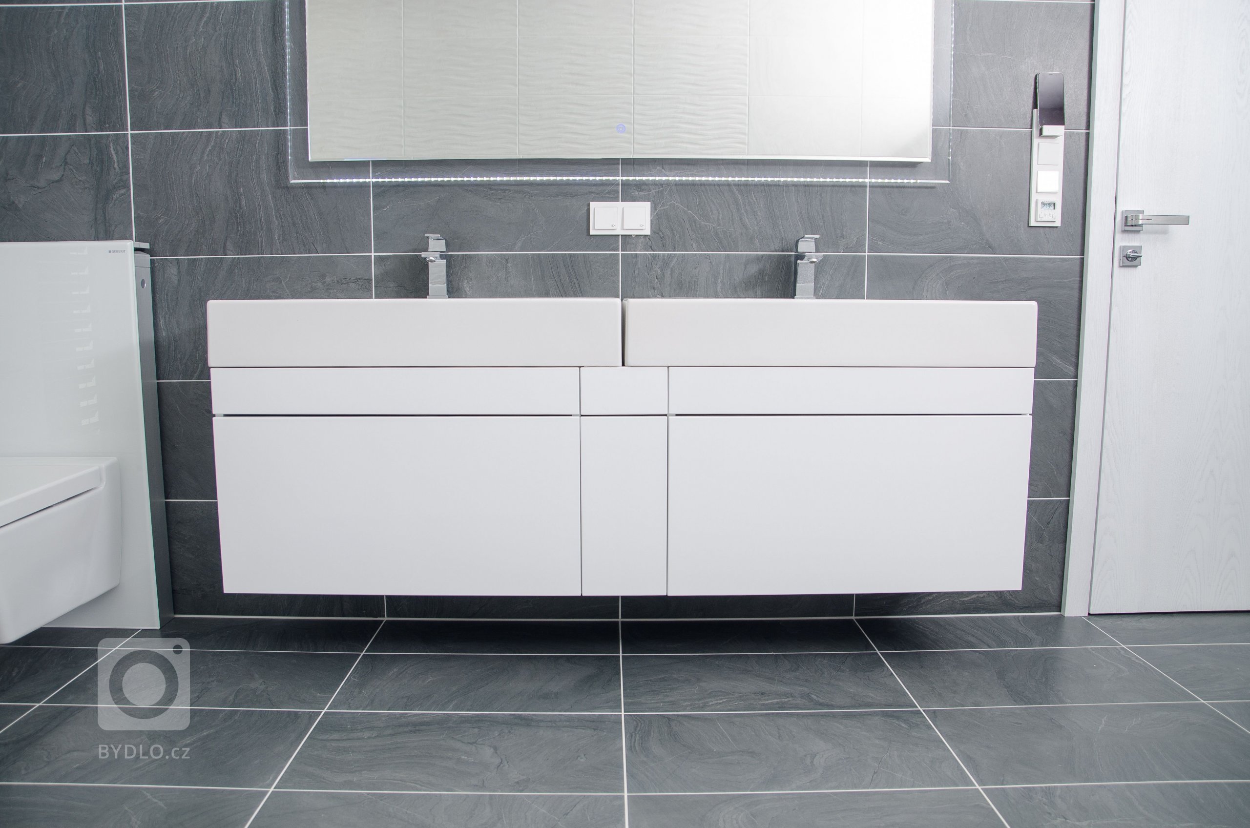 I koupelna se může stát nejoblíbenější místností v domě, stačí jen vystoupit ze stereotypů nabídek obchodů a nechat si jí vyrobit přímo &quot;na tělo&quot;.…