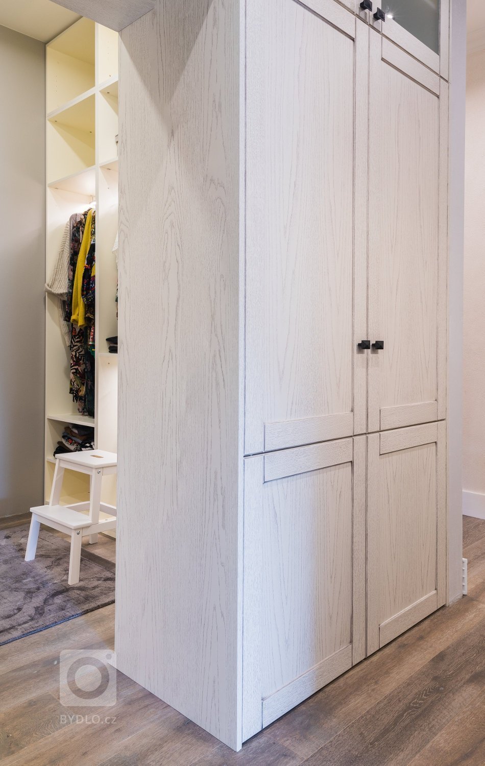 Nádherný stylový dom, který jsme v poslední době vybavovali na klíč. Jde o&nbsp; skvostný dům s řadou našeho rustikálního nábytku a s nespočtem dveří.&nbsp…