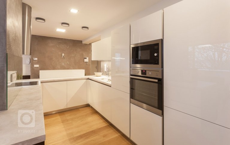 add picture to album