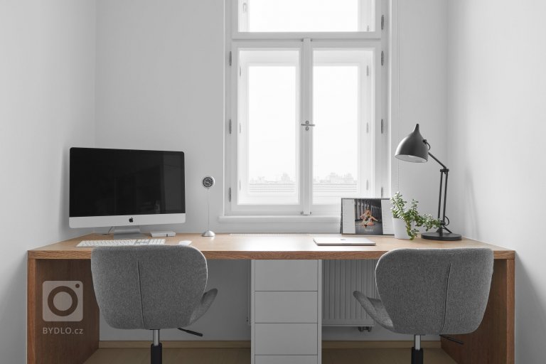 Naprosto dokonalý interiér. Kombinace šedého laku s přírodní dýhou působí velmi luxusně a elegantně. Kuchyně ELITE/LINE s ostrůvkovým řešením nás naprosto…