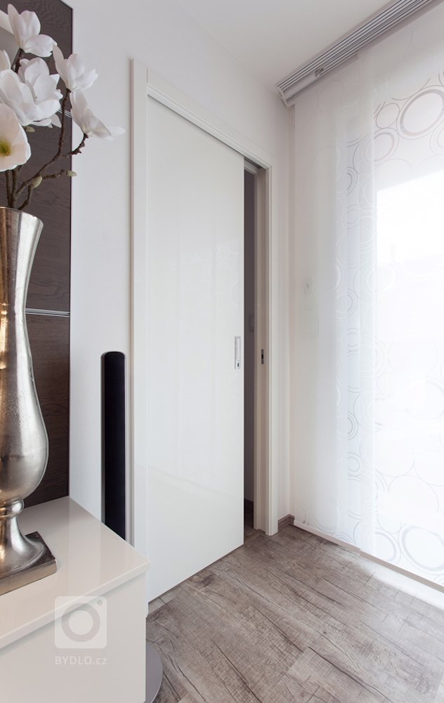 Rádi bychom vám představili jedinečnou realizaci dvougeneračního rodinného domu, který byl rekonstruován a kompletně nově vybaven nábytkem a dveřmi HANÁK.…