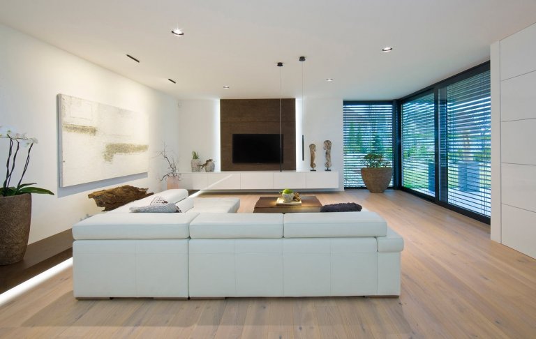 Moderní víceúrovňový dům s interiérovým nábytkem HANÁK na míru.&nbsp;Tento dům je zařízen zcela dle našeho Interior conceptu. Veškerý nábytek včetně dveří je…
