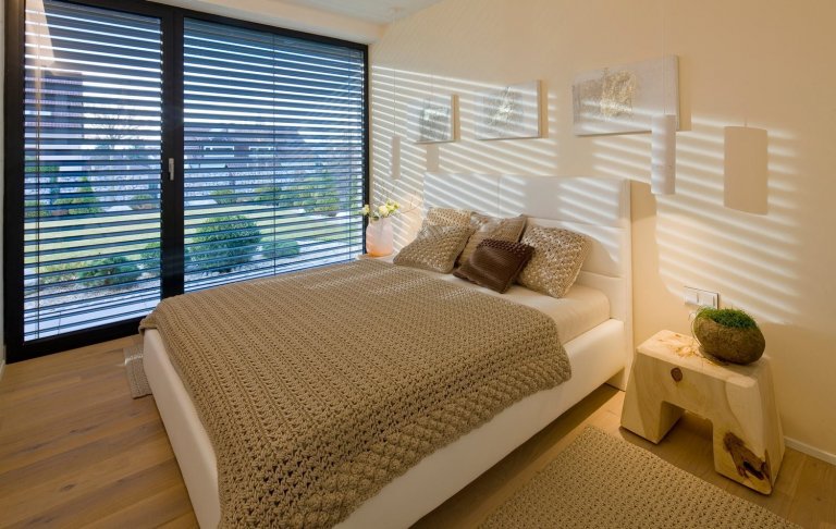 Moderní víceúrovňový dům s interiérovým nábytkem HANÁK na míru.&nbsp;Tento dům je zařízen zcela dle našeho Interior conceptu. Veškerý nábytek včetně dveří je…