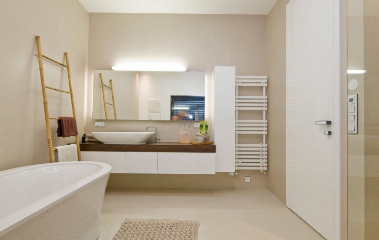 Moderní víceúrovňový dům s interiérovým nábytkem HANÁK na míru.&nbsp;Tento dům je zařízen zcela dle našeho Interior conceptu. Veškerý nábytek včetně dveří je…
