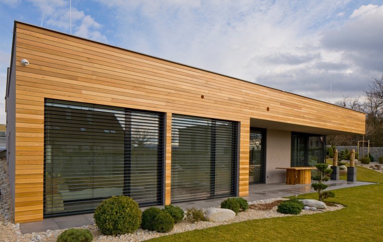 Moderní víceúrovňový dům s interiérovým nábytkem HANÁK na míru.&nbsp;Tento dům je zařízen zcela dle našeho Interior conceptu. Veškerý nábytek včetně dveří je…