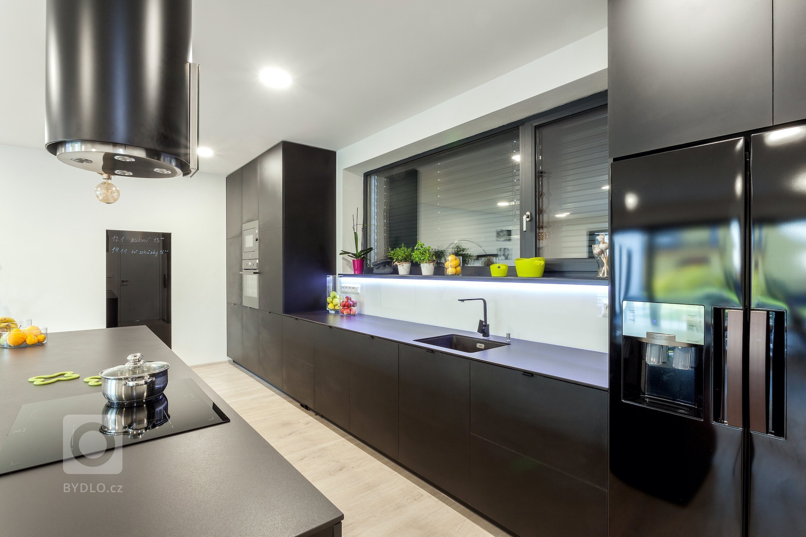 Přinášíme nahlédnutí do dalšího interiéru realizovaného naší společností. Pro věrného zákazníka jsme navrhli a realizovali již druhý interiér
