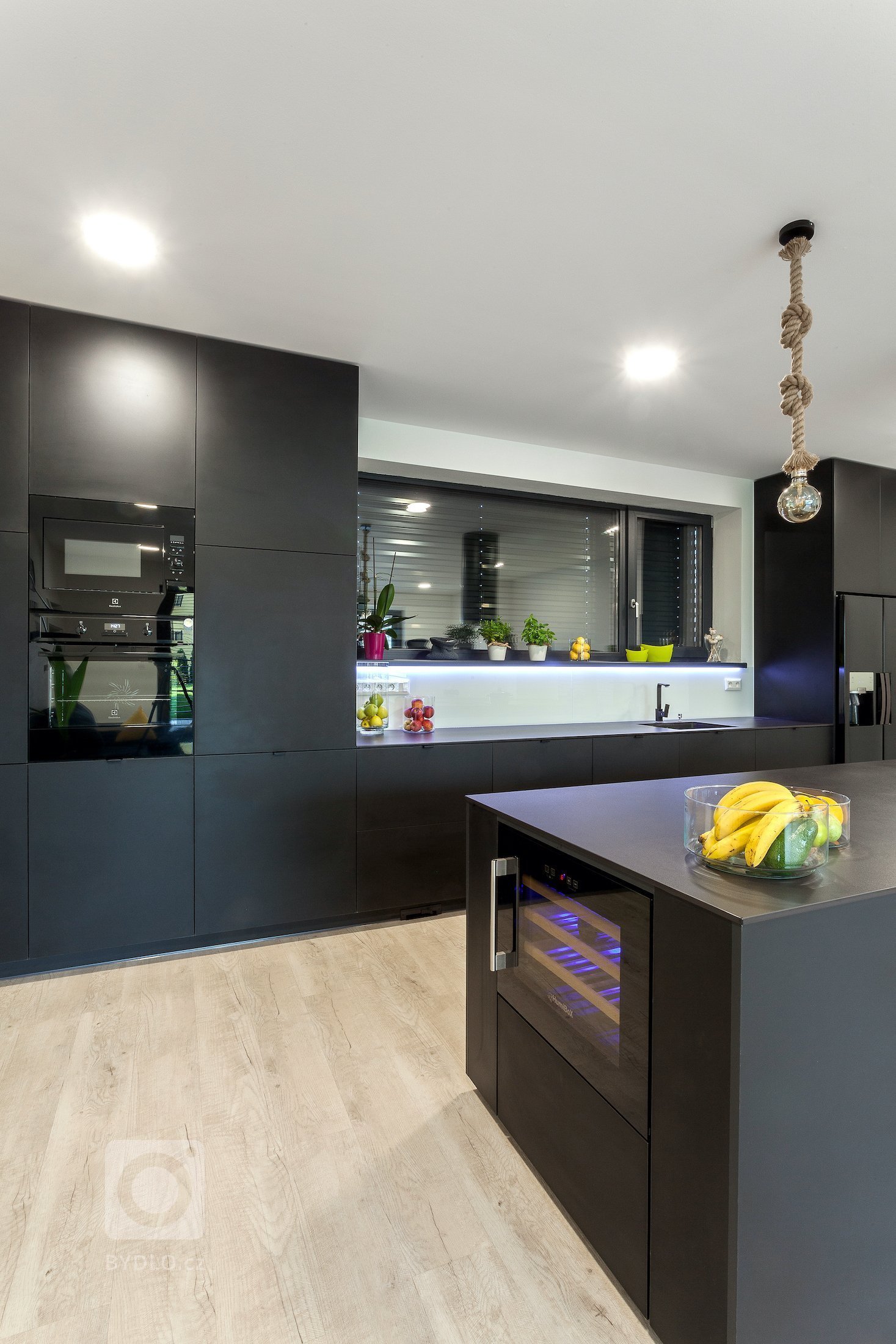 Přinášíme nahlédnutí do dalšího interiéru realizovaného naší společností. Pro věrného zákazníka jsme navrhli a realizovali již druhý interiér
