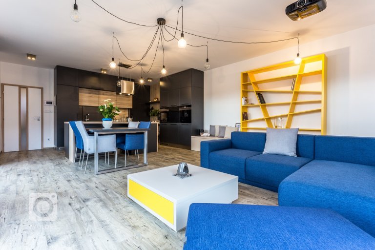 add picture to album