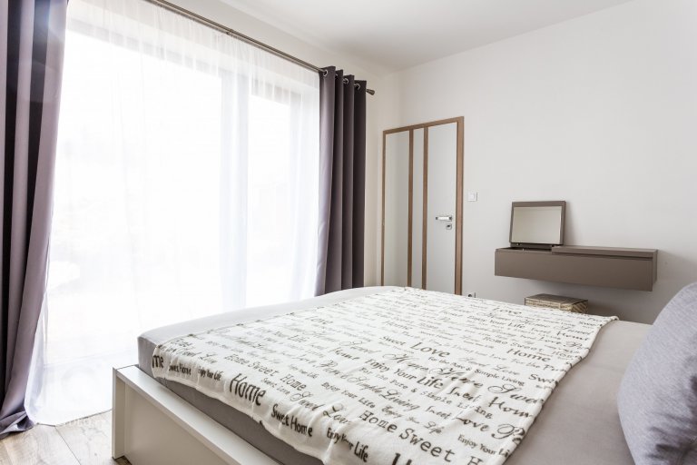 add picture to album