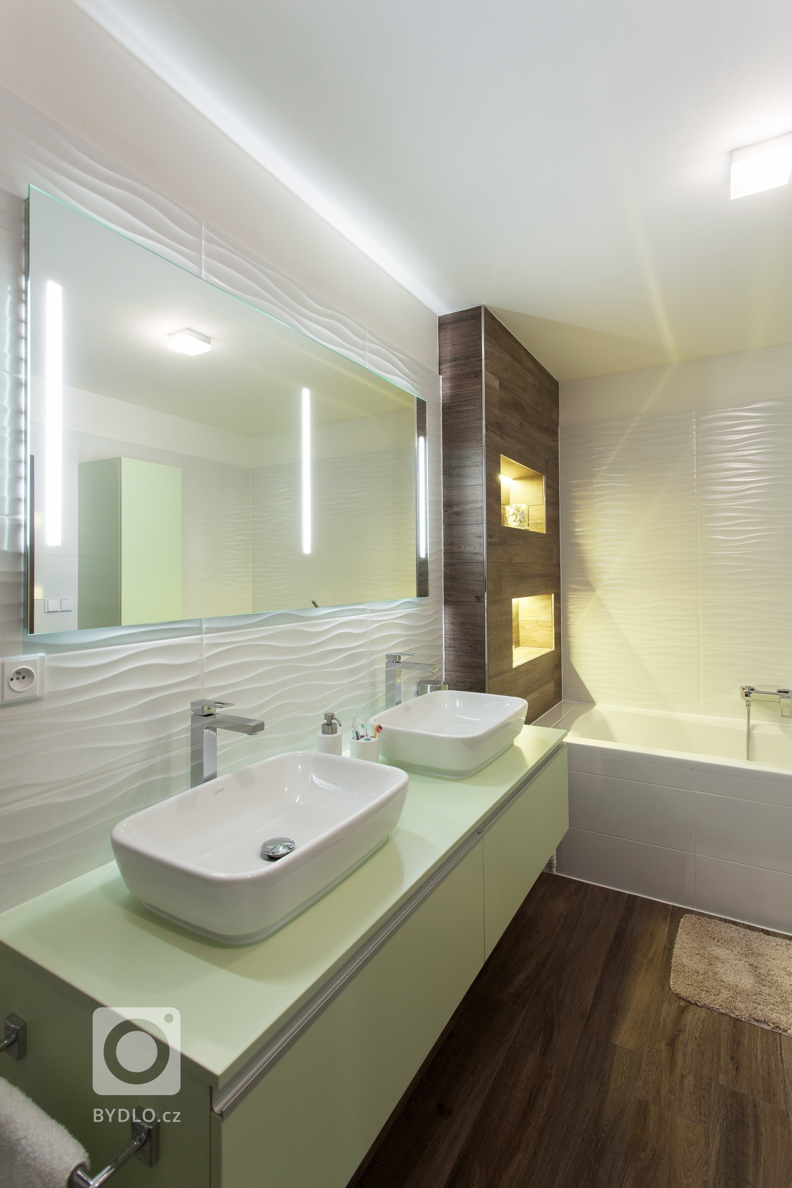 K navržení interiéru nové dřevostavby rodinného domu oslovila ateliér Ideacollective mladá rodina z Uherského Hradiště.

Hlavní část domu tvoří velkolepý…