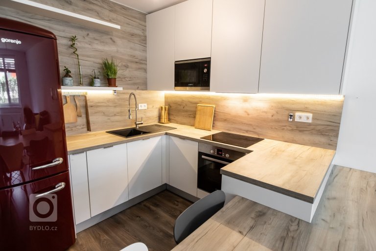 add picture to album