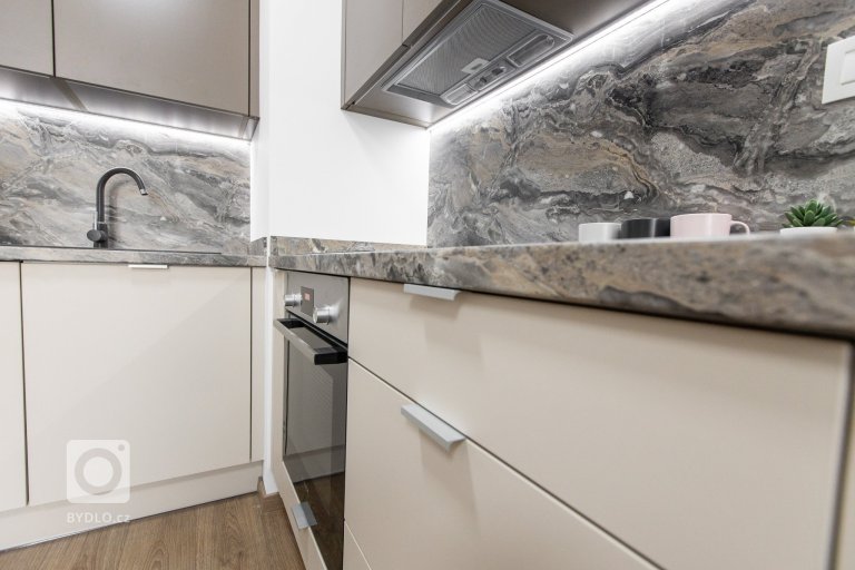 add picture to album