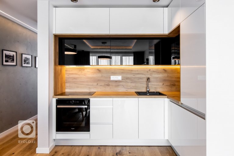 add picture to album