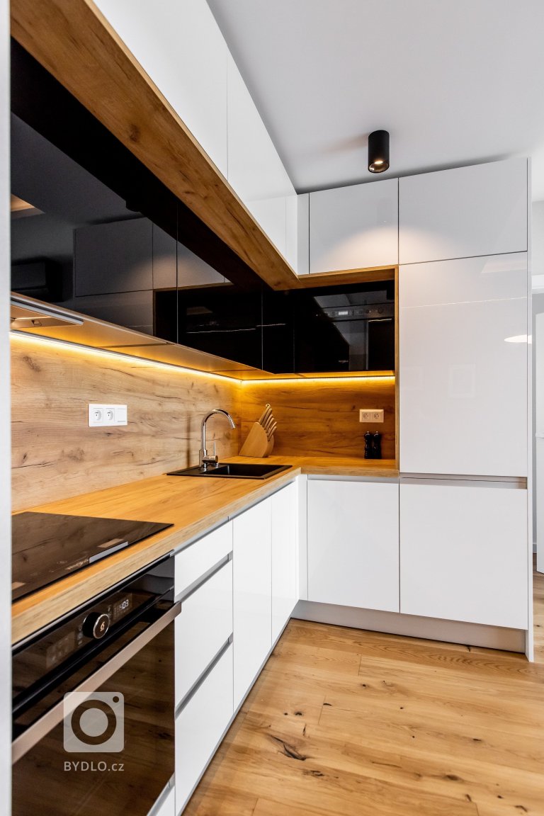 add picture to album