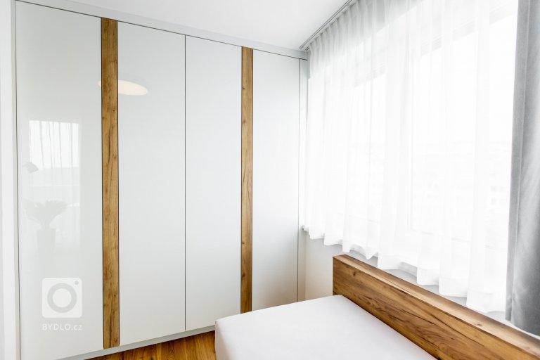 add picture to album