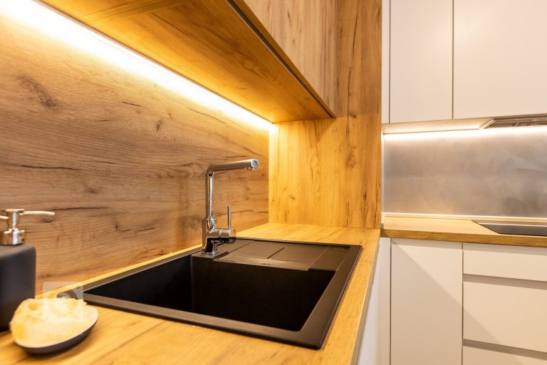 add picture to album