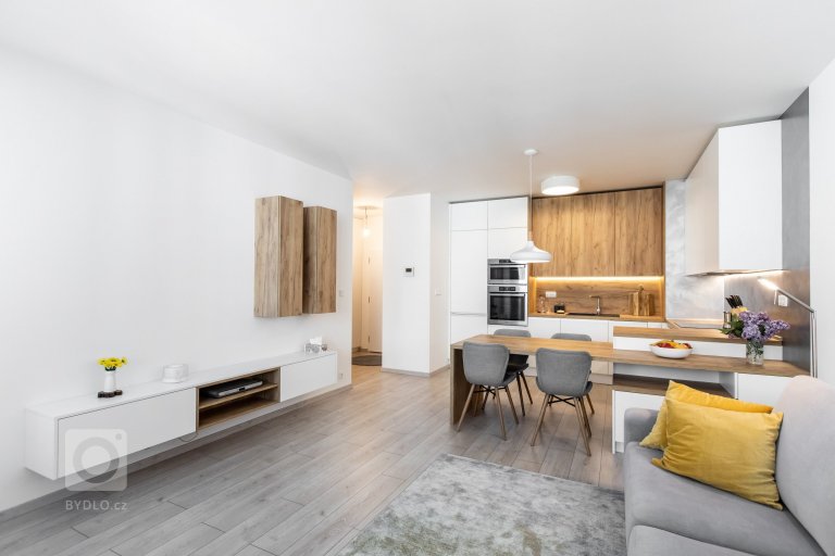 add picture to album