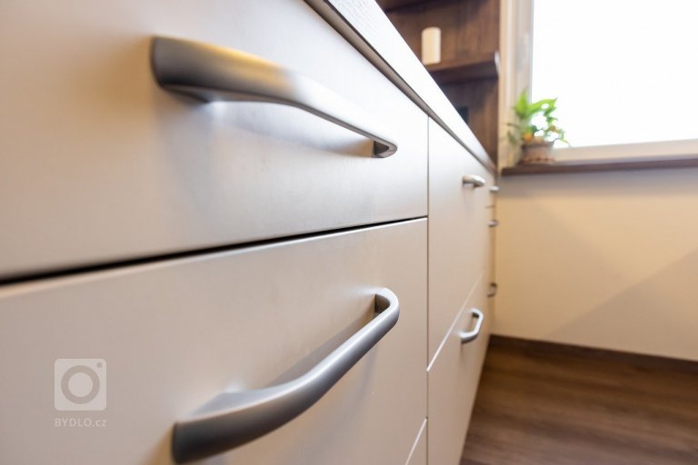 add picture to album