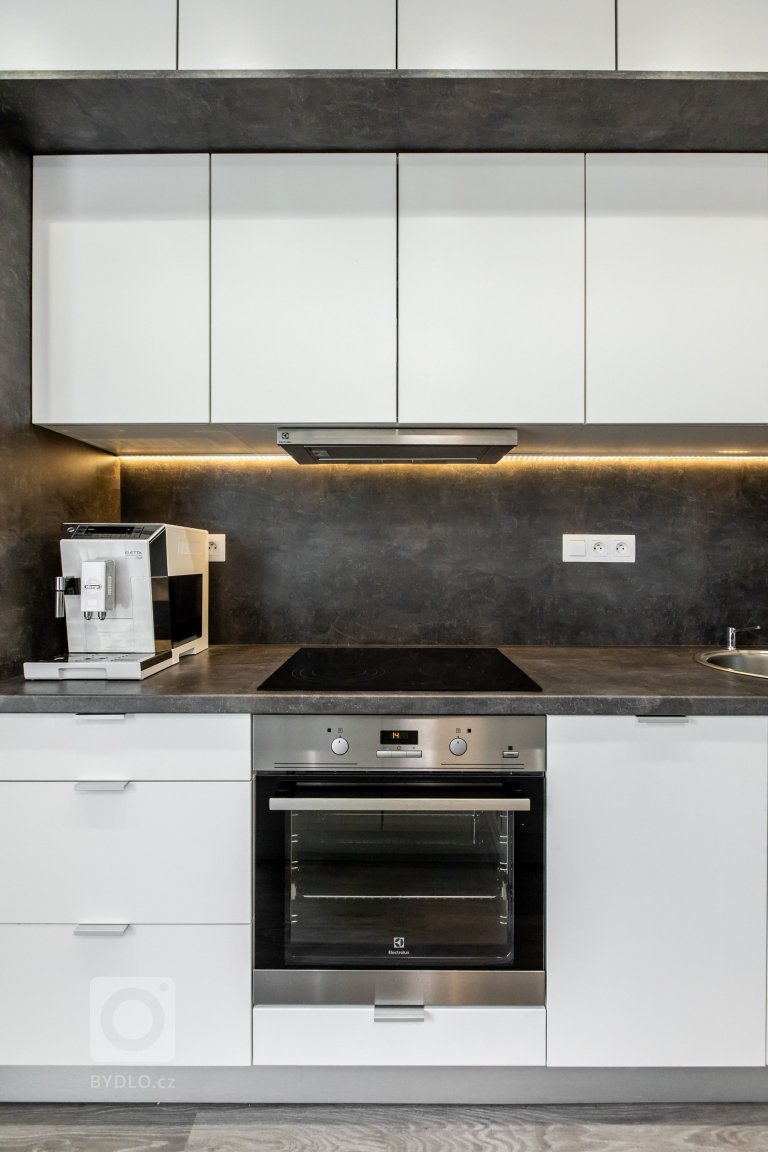 add picture to album