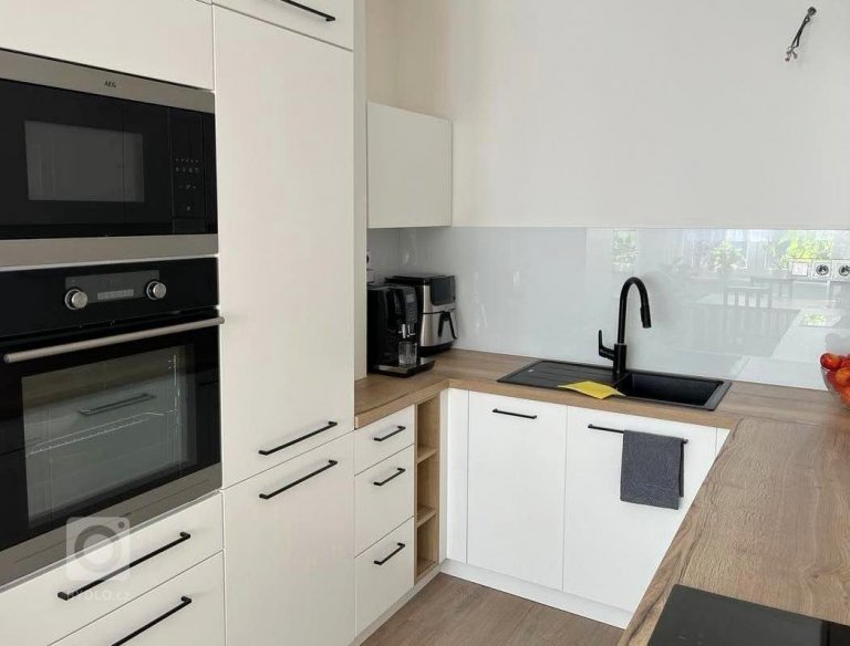 add picture to album