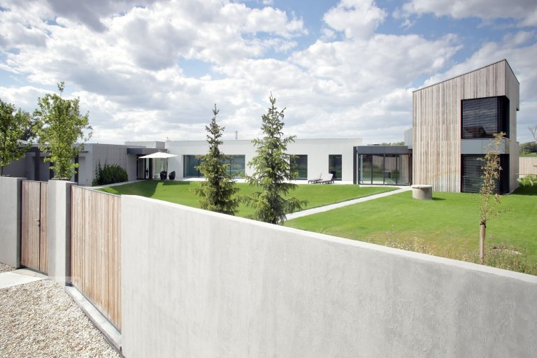 add picture to album