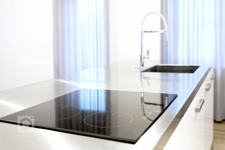 add picture to album