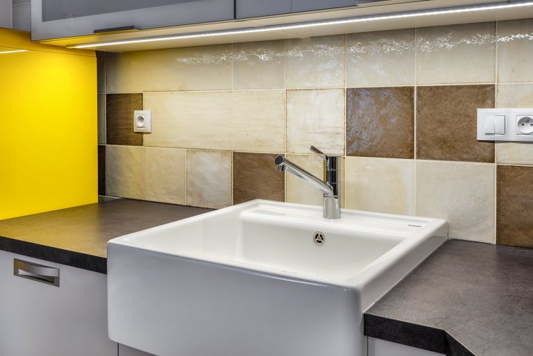 Realizace interiéru dle požadavku interiérového designera. Dodávka kuchyně značka schüller se spotřebiči BOSCH a SMEG. Realizace atypického lakovaného…