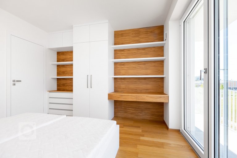 add picture to album