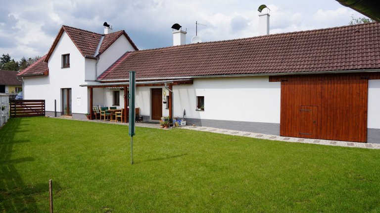 Stavební úpravy rodinného domu u Písku zahrnovaly v prvé řadě návrh v podobě architektonické studie, projektu, demoliční práce následované samotnou výstavbou.…