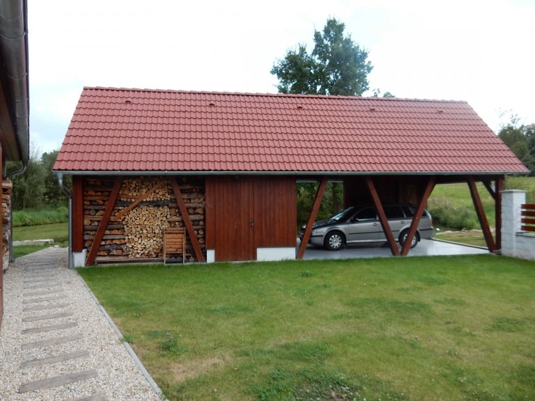Stavební úpravy rodinného domu u Písku zahrnovaly v prvé řadě návrh v podobě architektonické studie, projektu, demoliční práce následované samotnou výstavbou.…