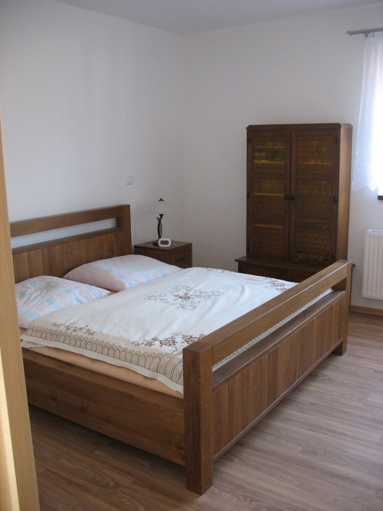 Stavební úpravy rodinného domu u Písku zahrnovaly v prvé řadě návrh v podobě architektonické studie, projektu, demoliční práce následované samotnou výstavbou.…