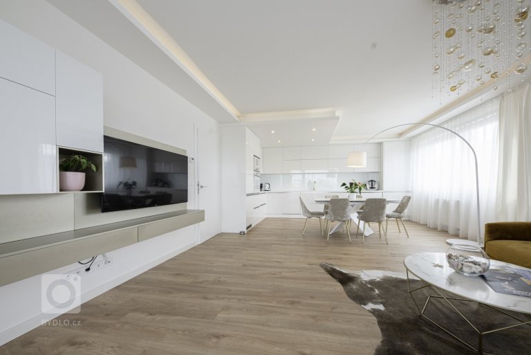 add picture to album