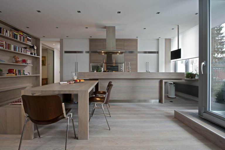 POHODLNÝ BYT PRO ČTYŘČLENNOU RODINU

Vychází&nbsp;z&nbsp;obdivu&nbsp;ke&nbsp;skandinávskému stylu bydlení, přírodním materiálům&nbsp;a&nbsp;světlým barvám.…