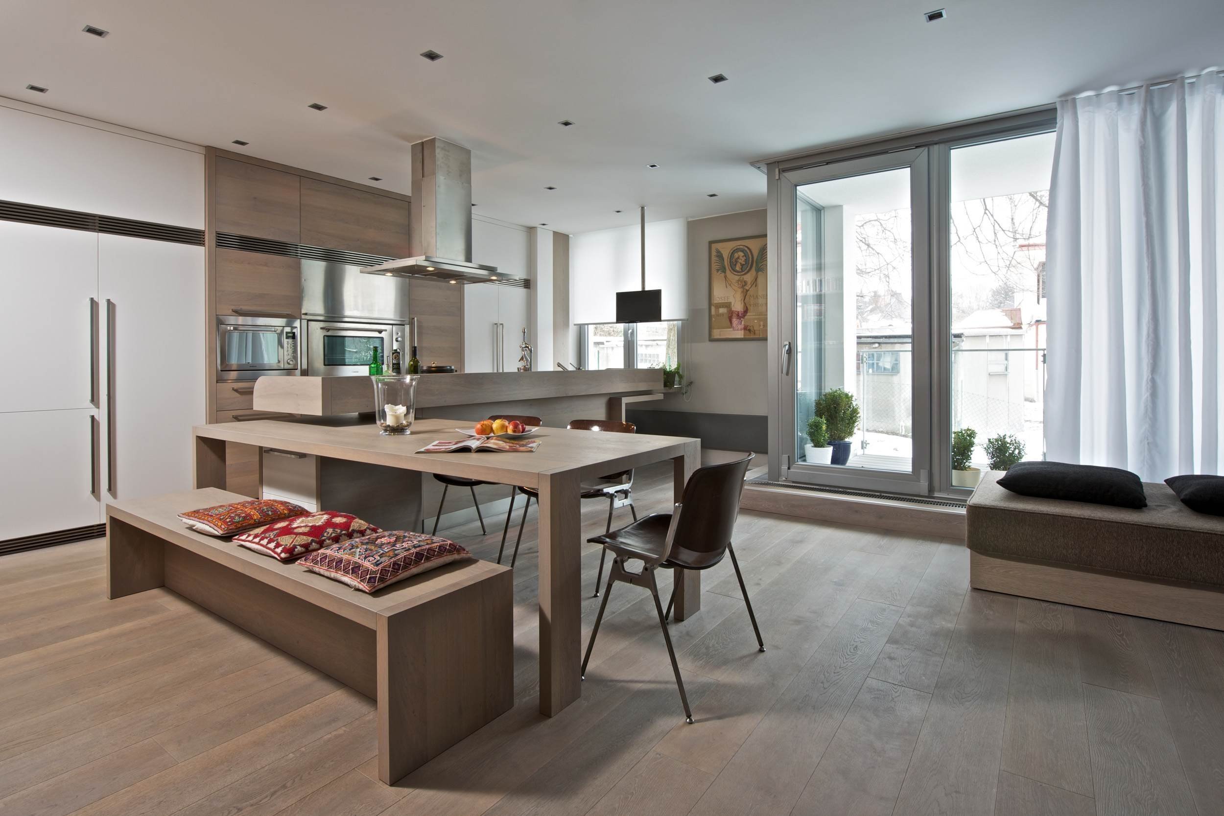 POHODLNÝ BYT PRO ČTYŘČLENNOU RODINU

Vychází&nbsp;z&nbsp;obdivu&nbsp;ke&nbsp;skandinávskému stylu bydlení, přírodním materiálům&nbsp;a&nbsp;světlým barvám.…