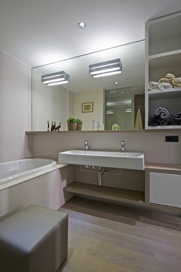 POHODLNÝ BYT PRO ČTYŘČLENNOU RODINU

Vychází&nbsp;z&nbsp;obdivu&nbsp;ke&nbsp;skandinávskému stylu bydlení, přírodním materiálům&nbsp;a&nbsp;světlým barvám.…