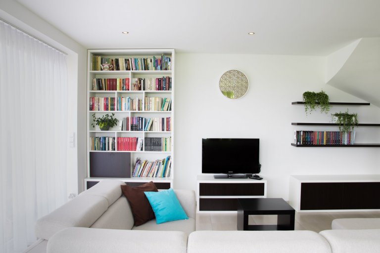 Do tohoto projektu jsem vstoupila až ve fázi, kdy byla hotová podlaha a dveře. Držela jsem se tudíž dané barevnosti, tzn. dřevěný dekor wenge v kombinaci s…