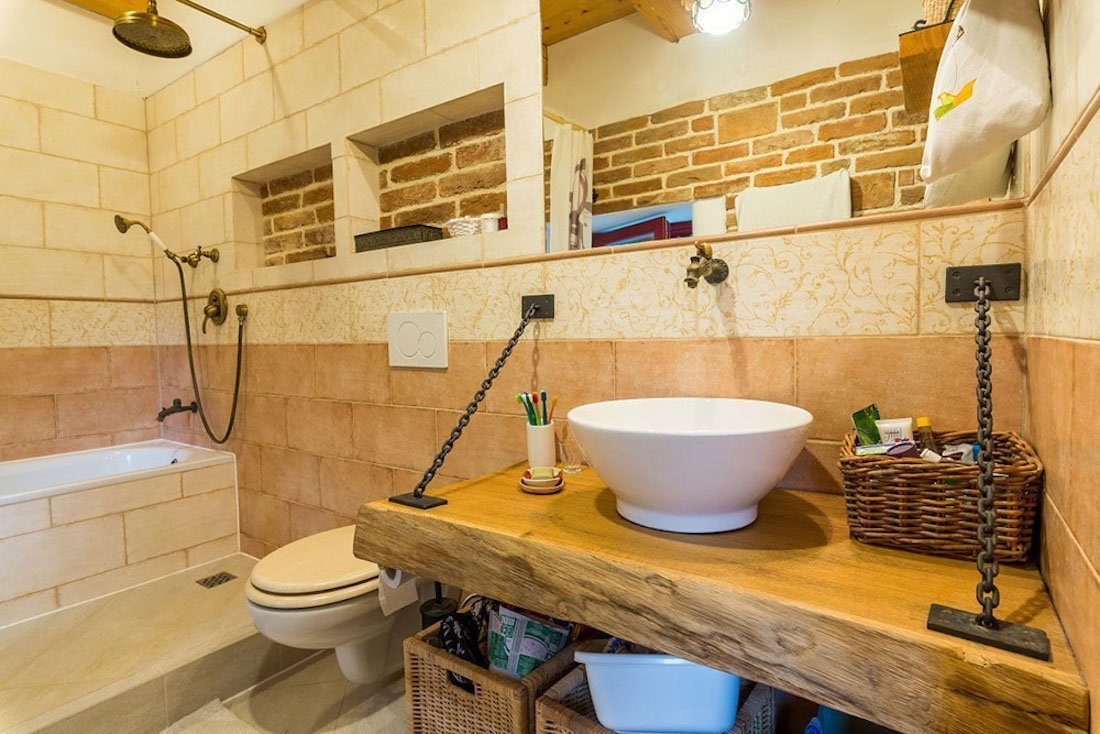 Namísto dřevostavby bydlí ve zrekonstruované sýpce