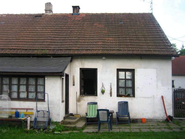 Domek s hornickou minulostí na úpatí Brd