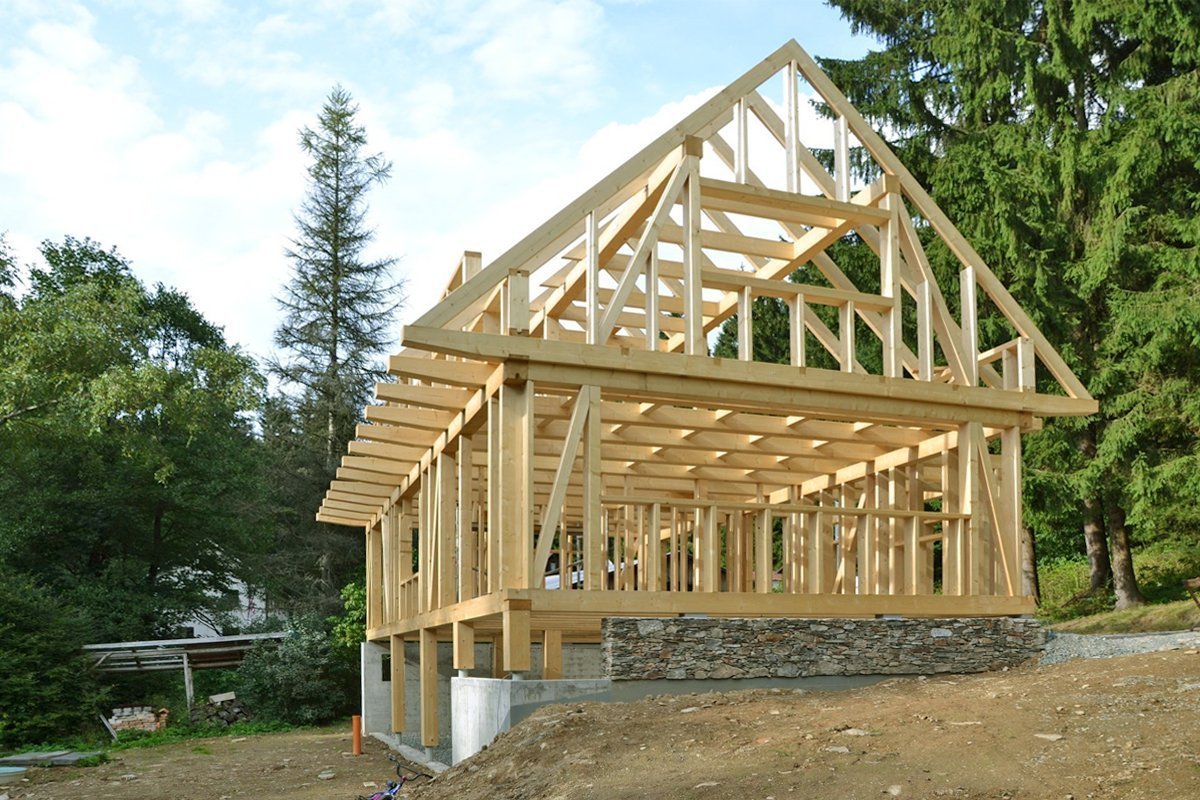 Dům pro rodinu postavil vlastníma rukama