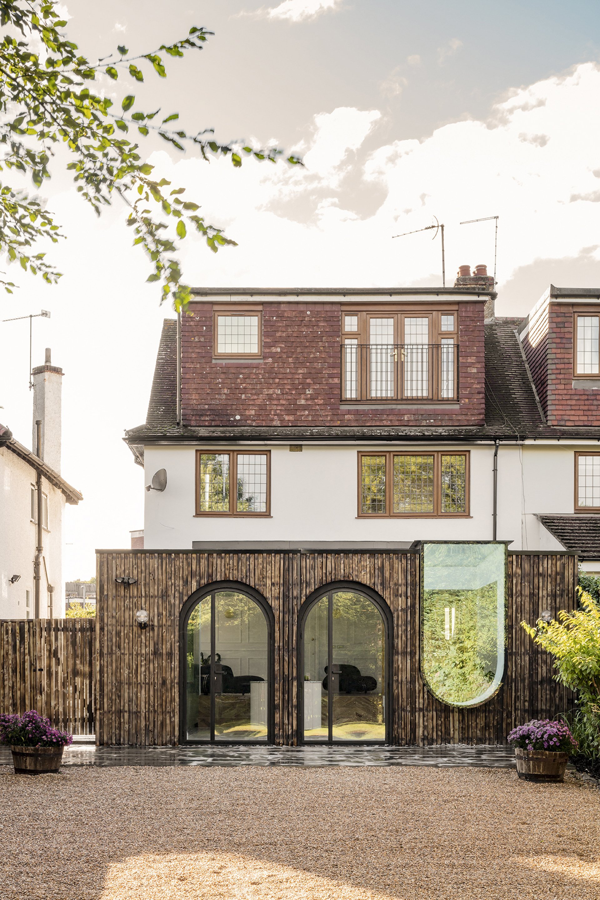 Dům s rozšířenou kuchyní s nádechem zelené