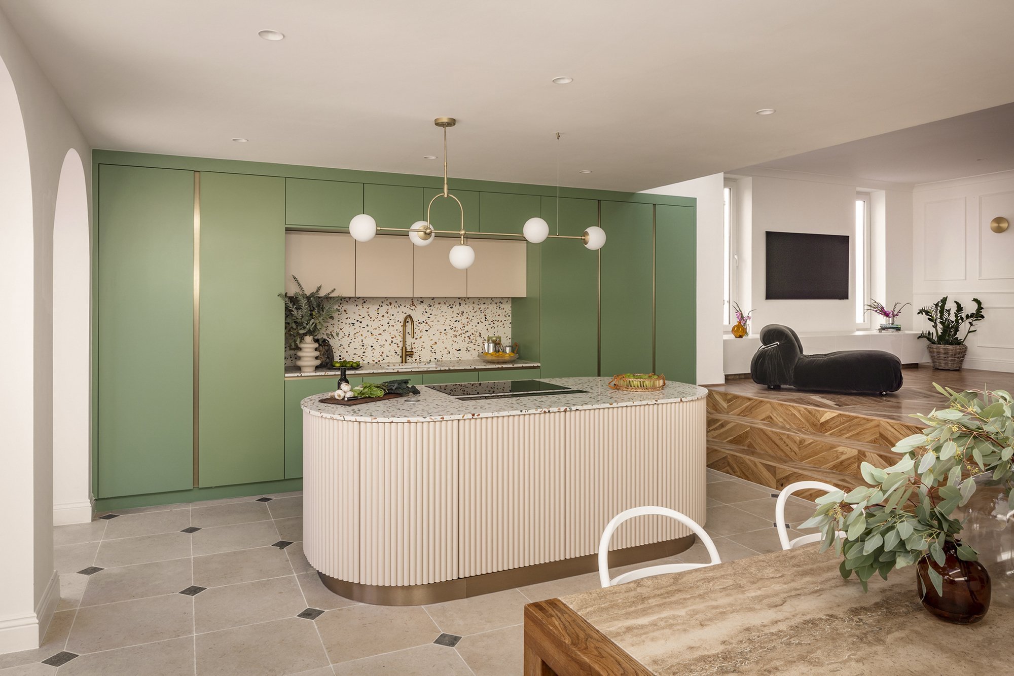 Dům s rozšířenou kuchyní s nádechem zelené