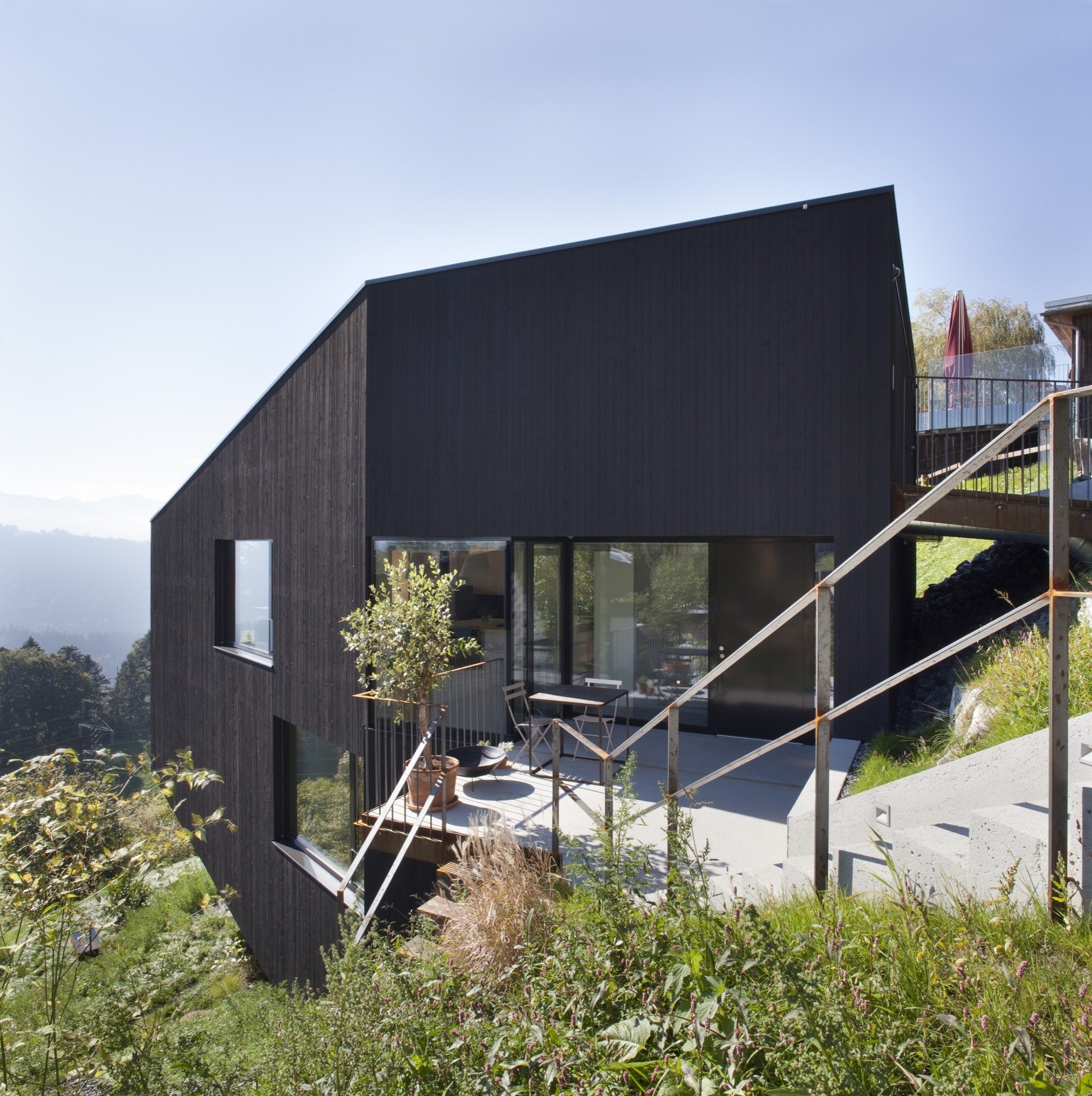 Dynamický dům ve svahu