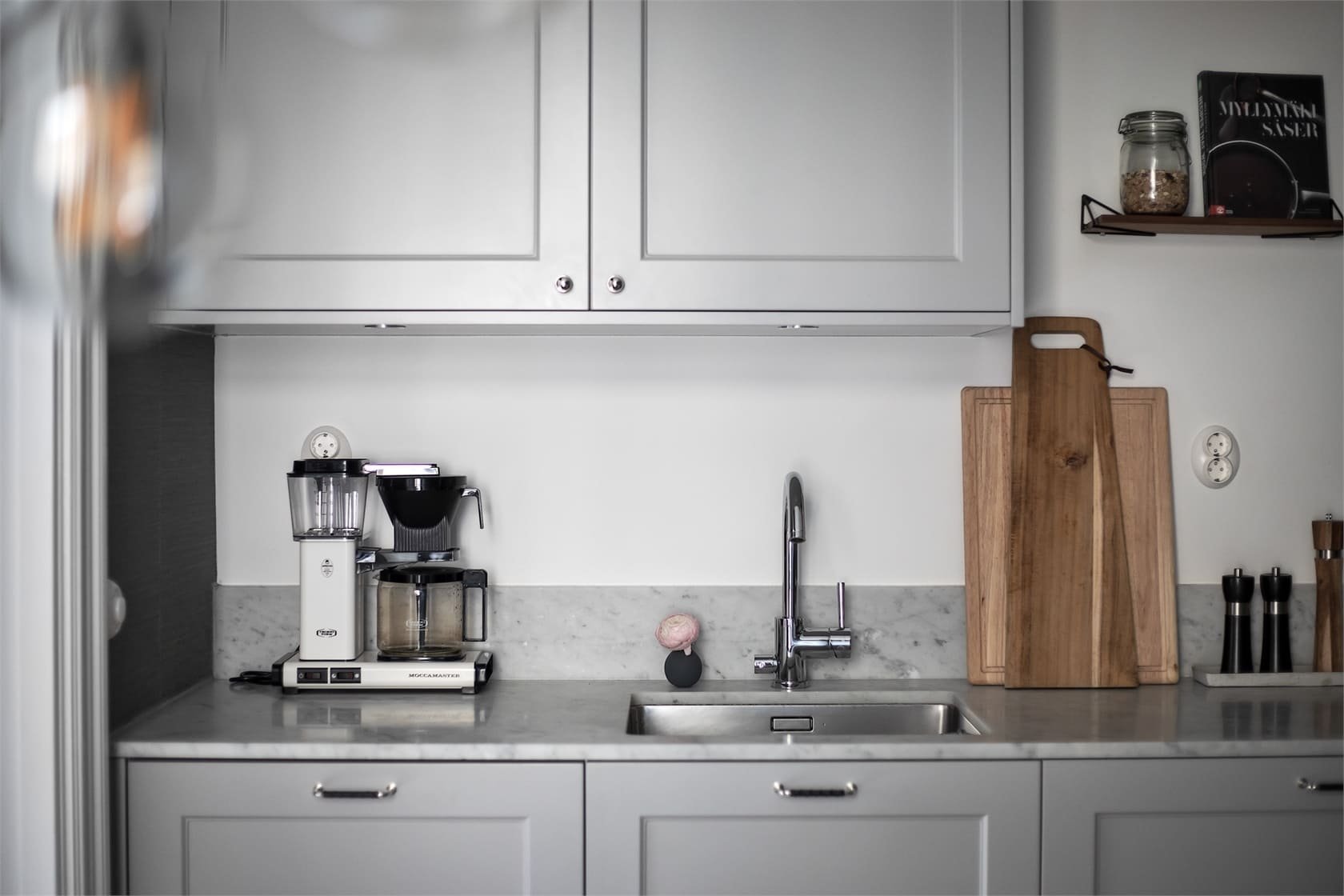 Elegantní byt v šedých odstínech ve Stockholmu