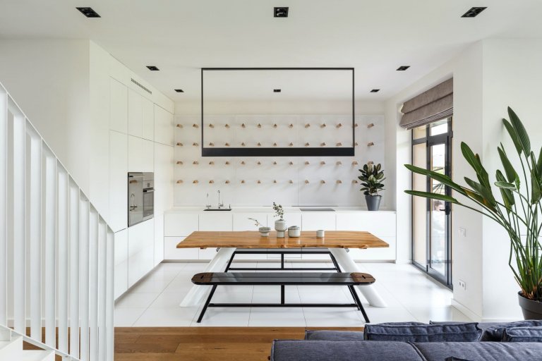 Elegantní interiér domu pro dvě rodiny