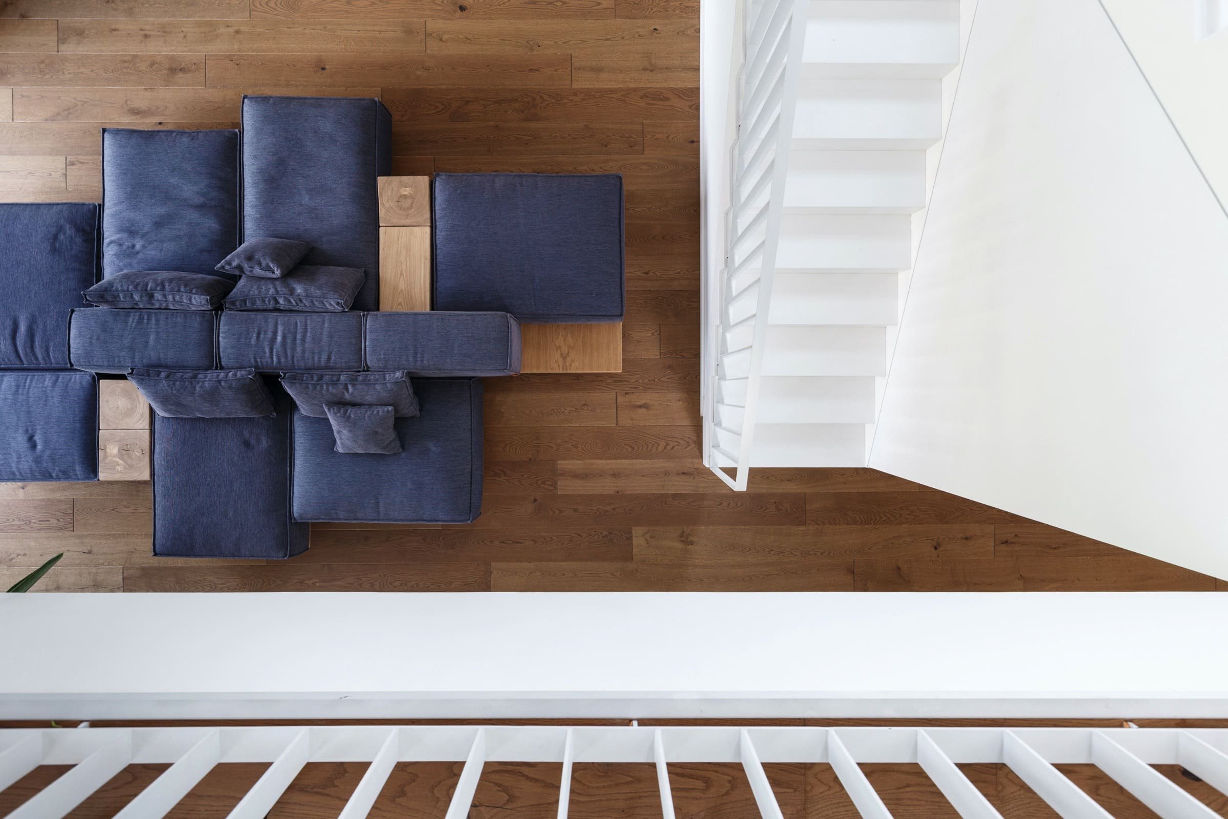 Elegantní interiér domu pro dvě rodiny