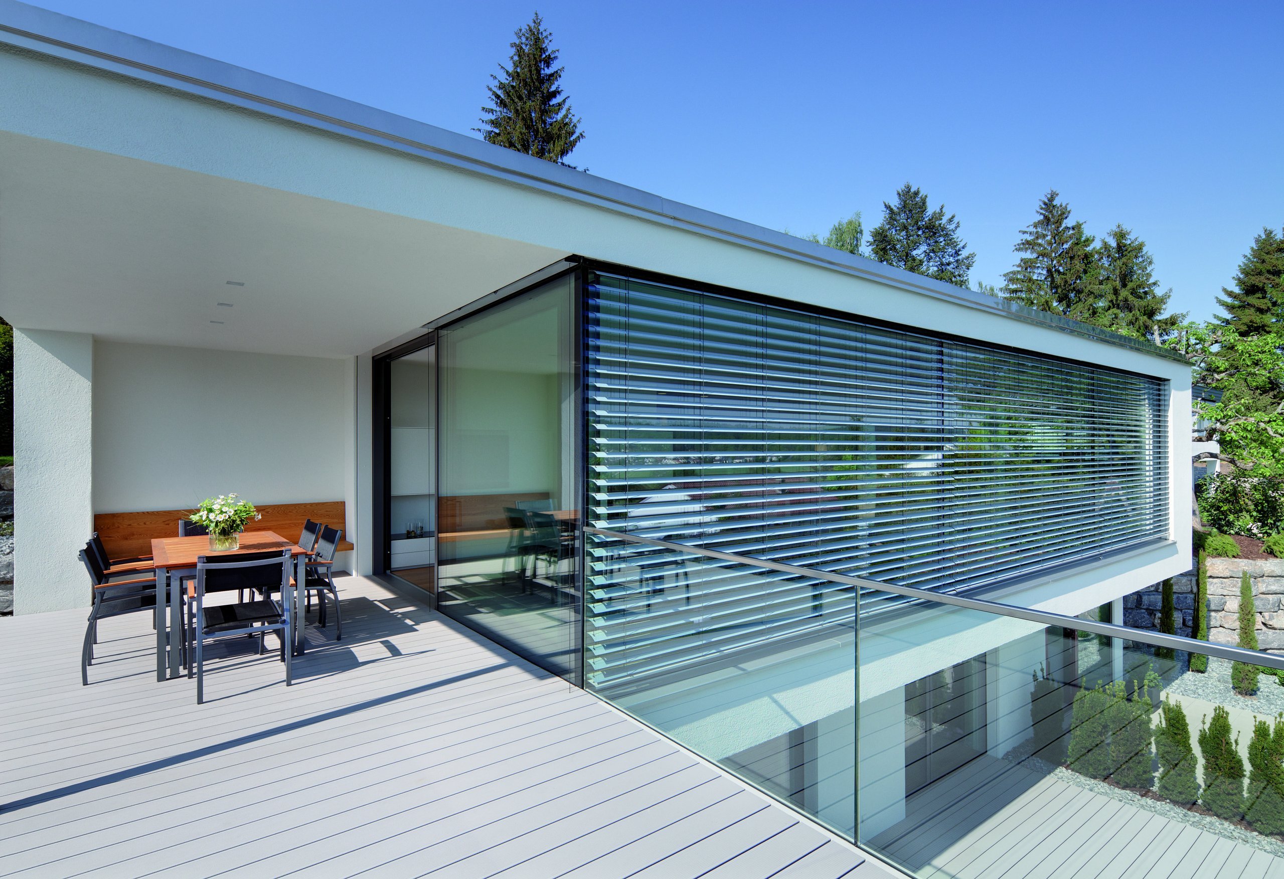 Jsou lepší venkovní žaluzie, nebo rolety?