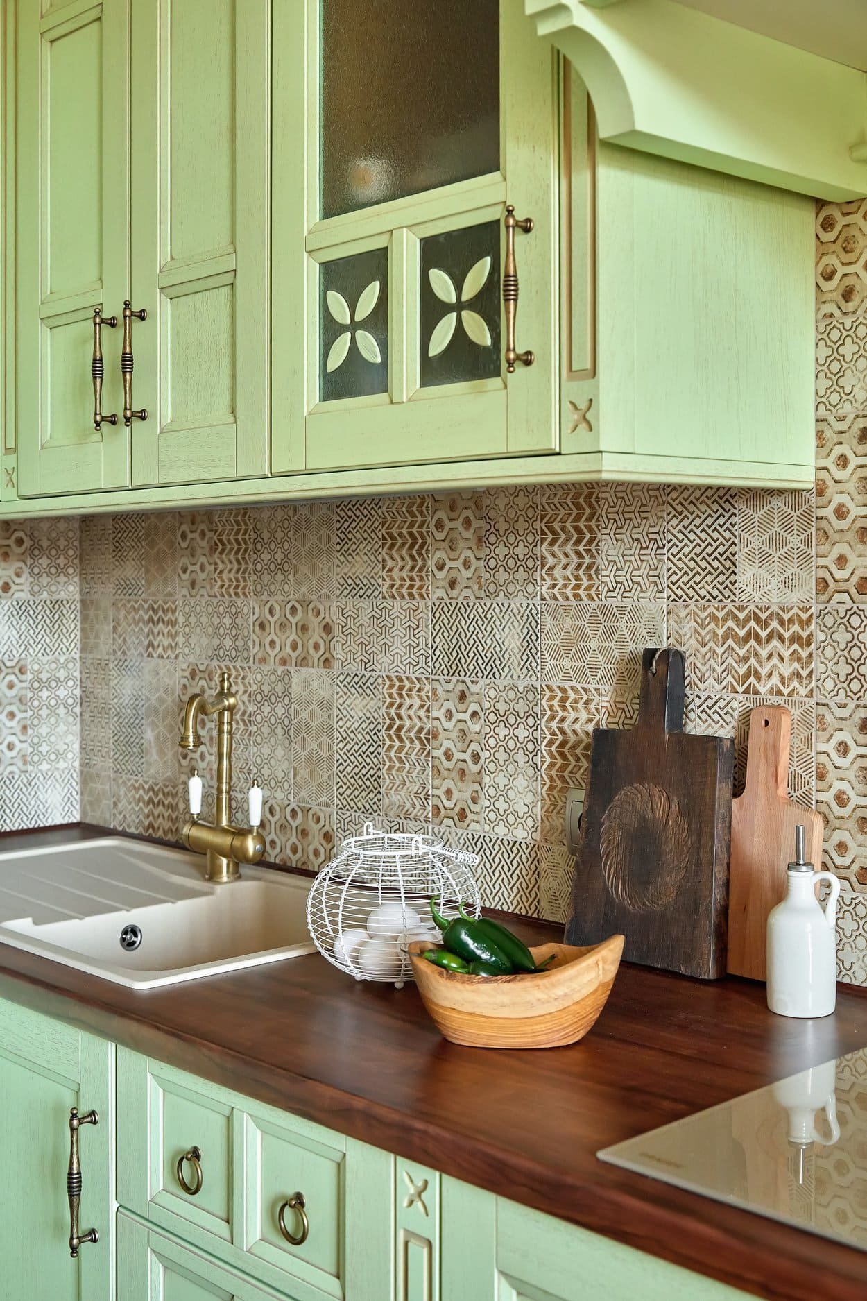 Kouzelný byt se světle zelenou kuchyní