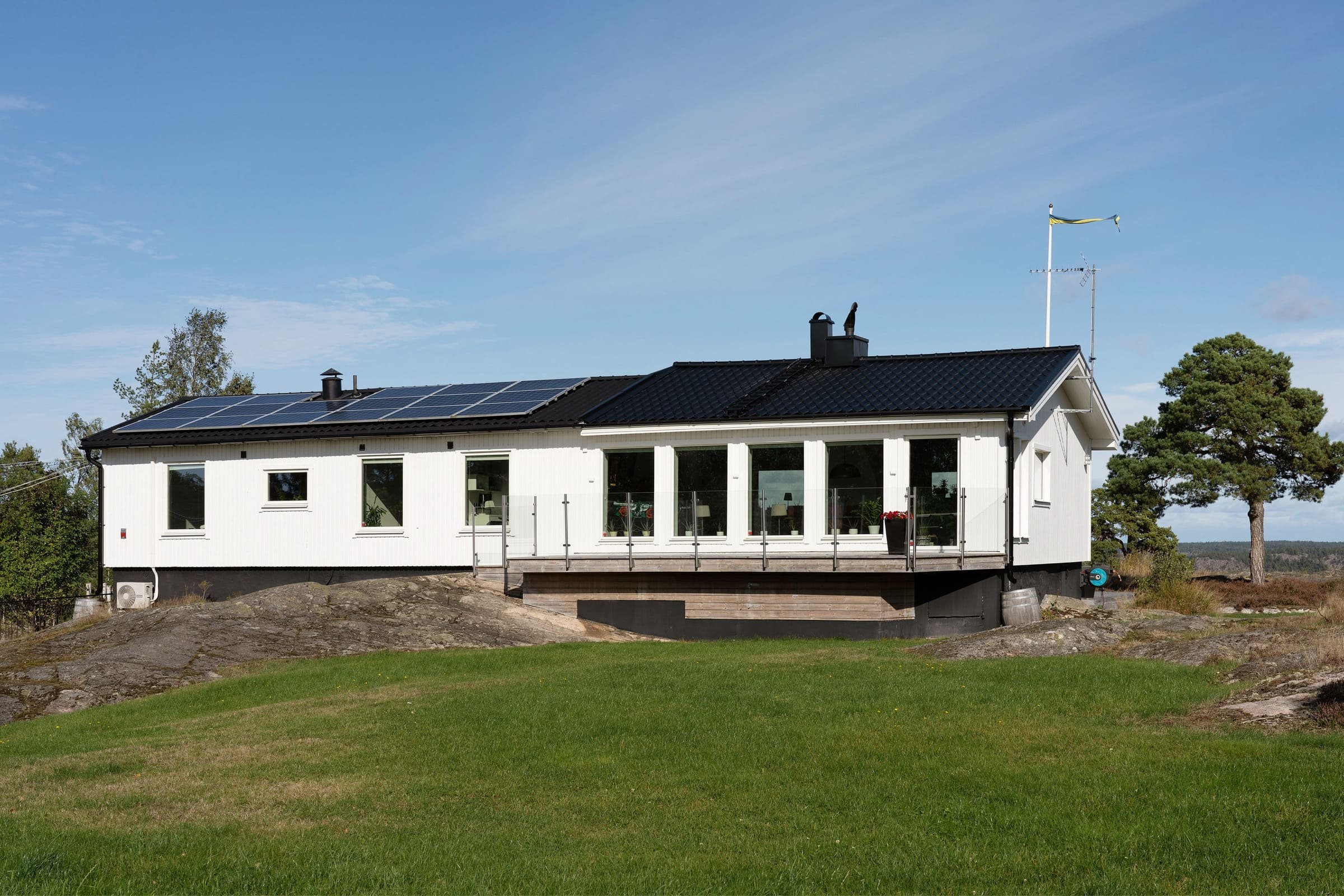 Luxusní dům s bazénem ve skále