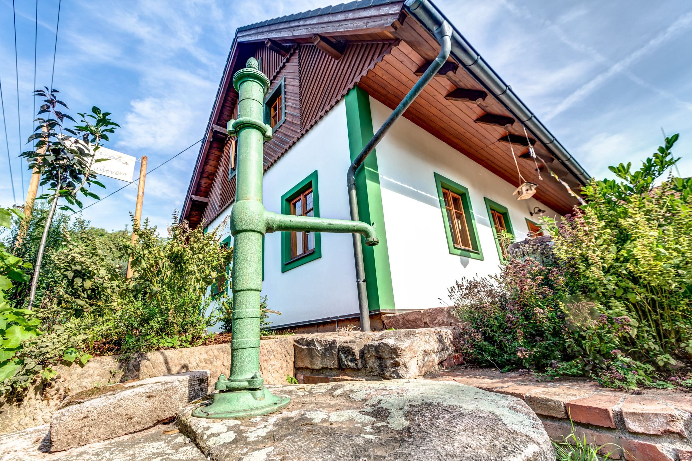 Malebná chaloupka pod Krakonošovem